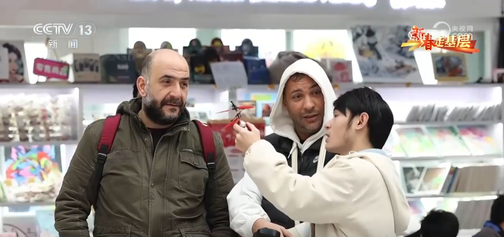 拳”凝聚合力 “品牌出海”成为义乌热词不朽情缘游戏手机版新春走基层 “攥指成